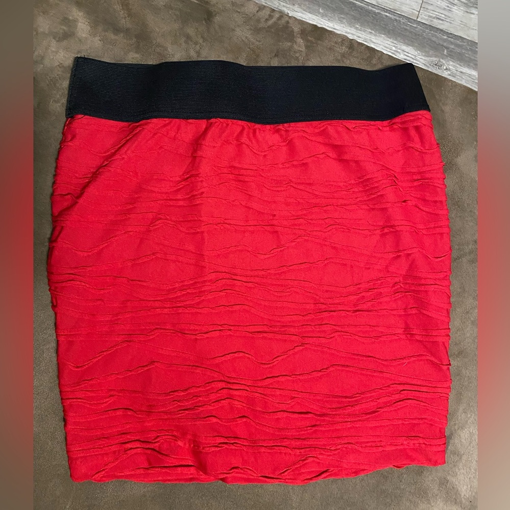Stooshy Textured Fitted Skirt